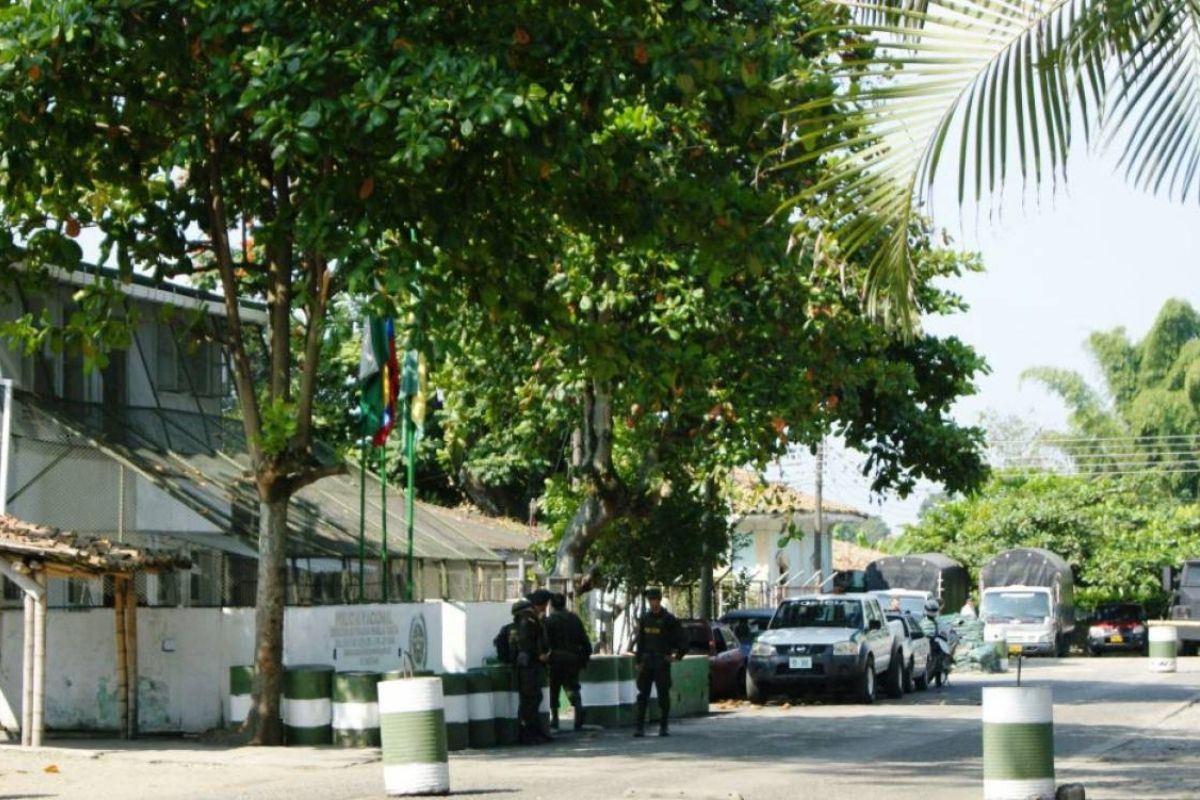 Sucesos Presunto estafador intenta quitarse la vida en estacion de policia